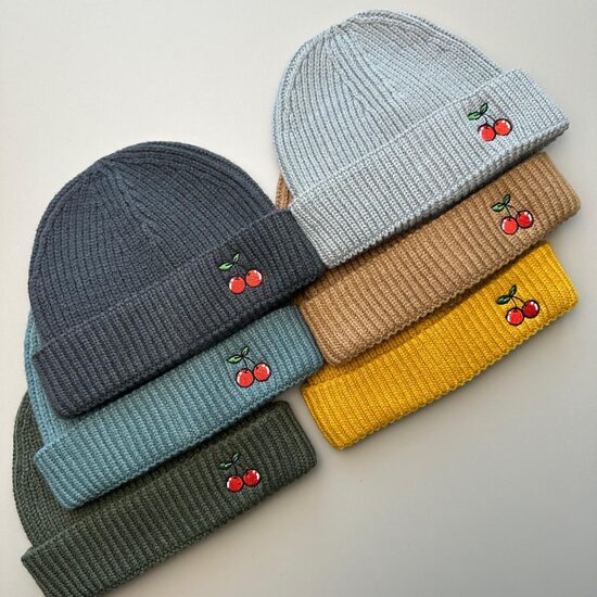 Cepure Ķirsis (retro stila, ļoti zema profila)